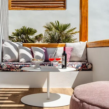 Sunday Luxury Agia Anna (Naxos)