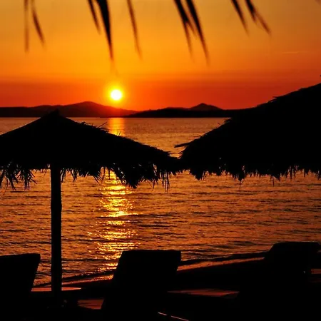 Sunday Luxury Agia Anna (Naxos)